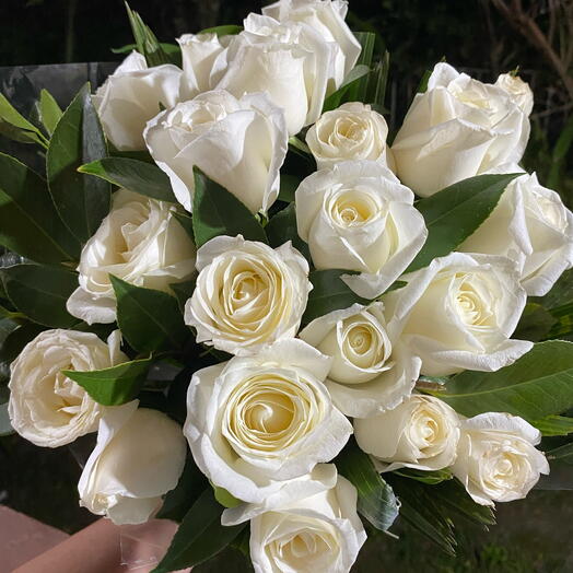 Buquê 20 rosas brancas