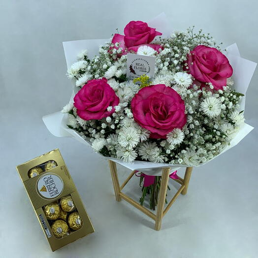 4 Rosas Pink Premium + Ferrero 8