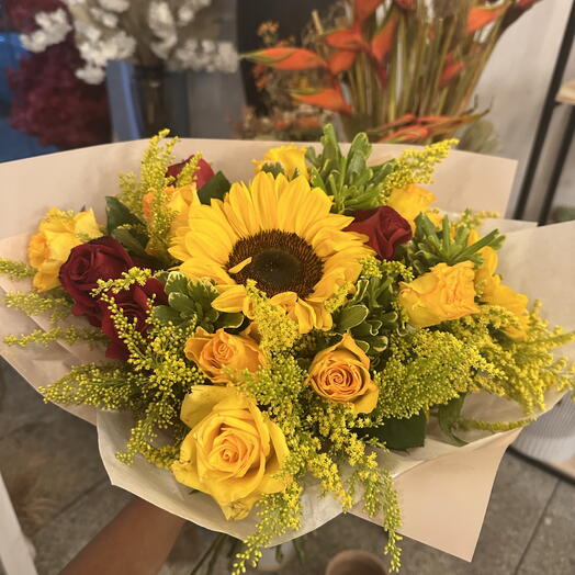 Buquê Girassol com Rosas Vermelhas e Amarelas