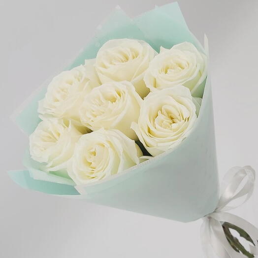 Ceu branco: 7 Rosas brancas
