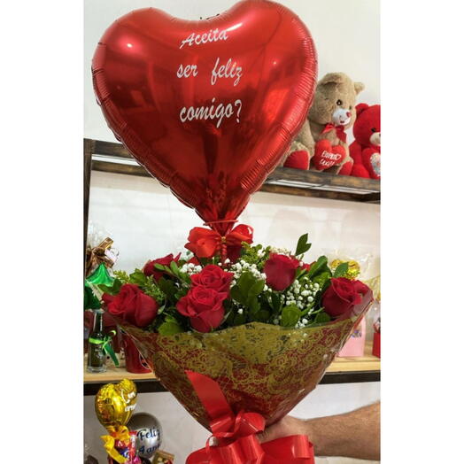 Buquê com 12 Rosas Vermelhas com Balão Personalizado