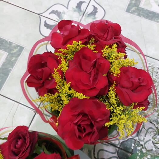 Buquê de 6 Rosas Vermelhas