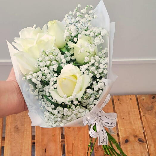 Bouquet com 8 Rosas Brancas