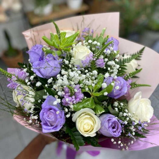 Buquê com 12 Rosas Brancas e Lilas