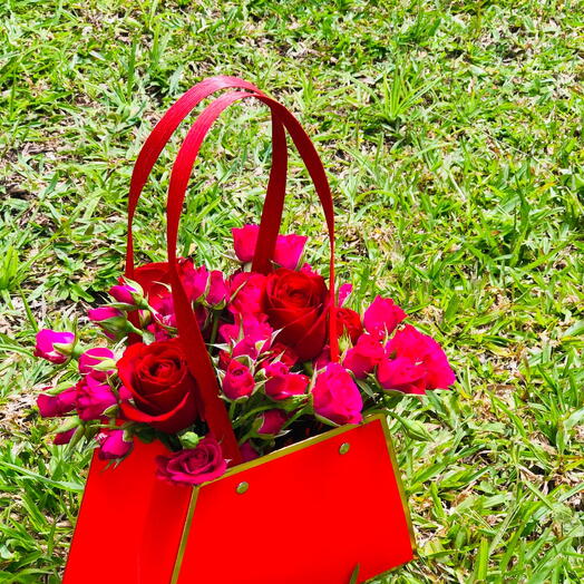 Bolsa Clutch com Rosas