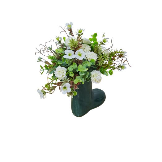 Arranjo vaso modelo bota de cerâmica com flores mescladas