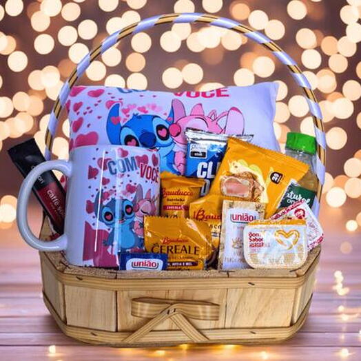 Cesta Cafe da Manhã/Tarde Namorados - Com Caneca e Almofada Stitch "Com Você"