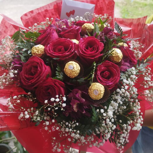 Buquê de 6 Rosas Com Ferrero Rocher