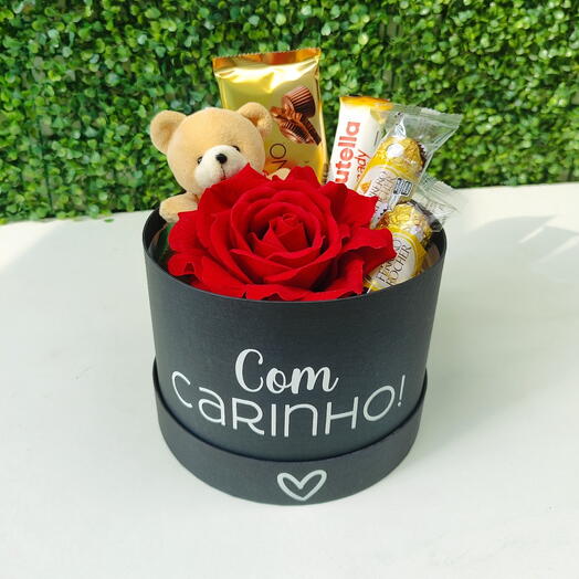 Box chocolate com carinho rosa e ursinho