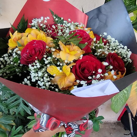 Buquê Com 10 Rosas