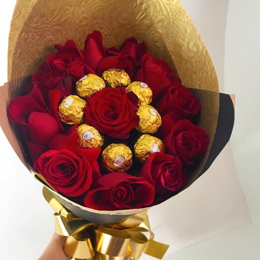 Buquê de rosas e chocolates Ferrero Rocher