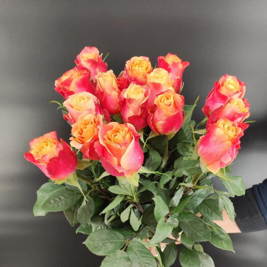 Buquê de botão de Rosas (altura 60 cm)