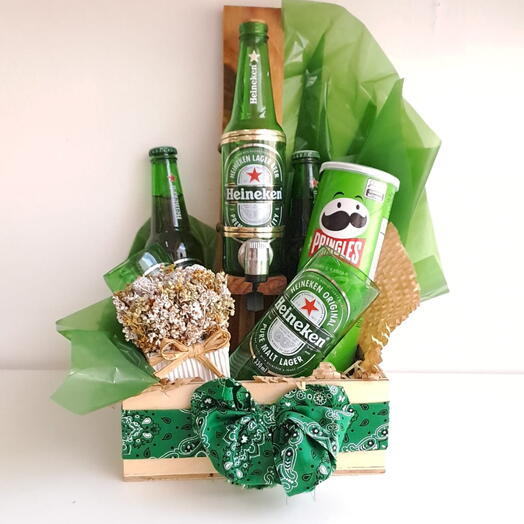 Cesta Heineken com cervejas e pingometro Heineken