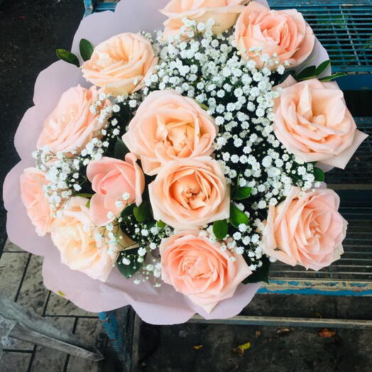 Buquê de de rosas cha com 1 duzia