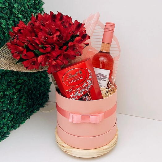 Cesta Luxo Rosa G - Flores, Vinho e Lindt