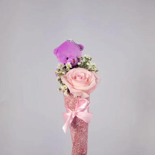 Cone Rosa Cor de Rosa com Chaveiro de Pelucia