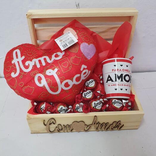 Bau com coração &quot;amo você&quot;, caneca e bombons