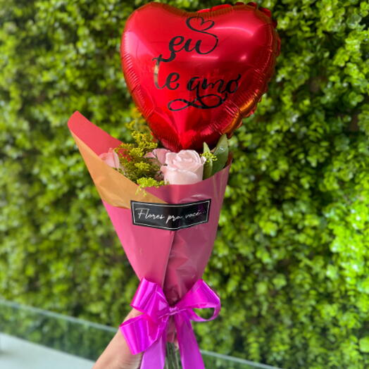 Buquê + Balão Eu Te Amo