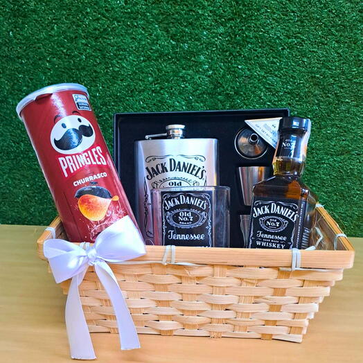 Cesta com Whisky Jack Daniel e Petiscos