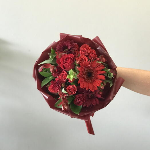 bouquet mix pantone vermelha