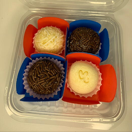 Caixinha com 4 brigadeiros