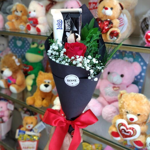 Cone C/  Rosa Botão e 1 Barra de chocolate