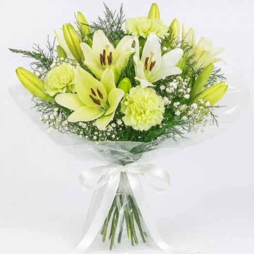 Buquê de Lirios Brancos e Folhagens